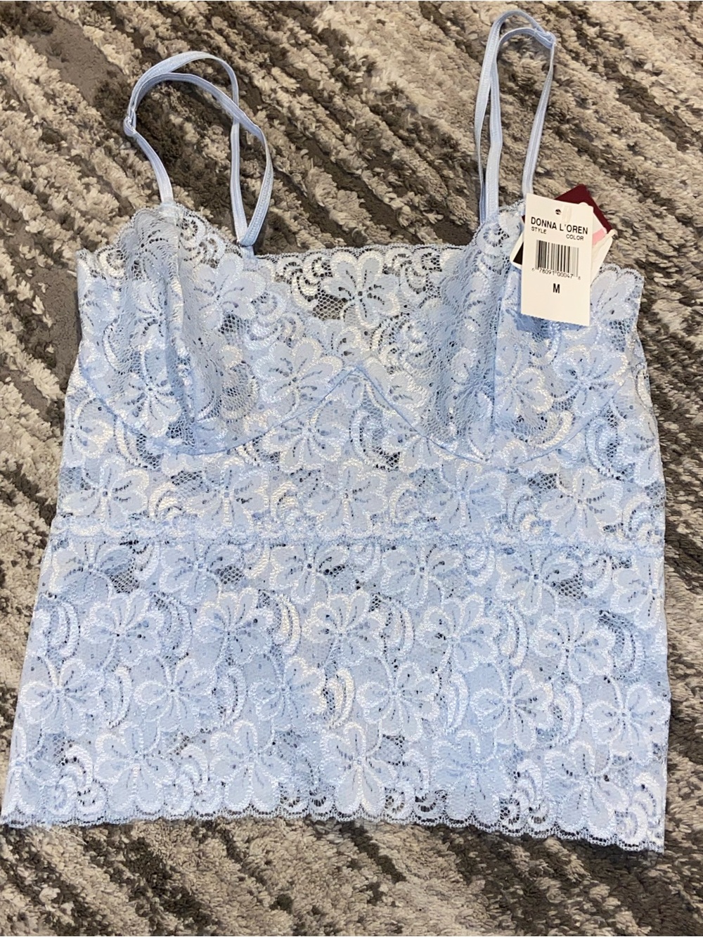 NWT light blue Donna L'oren cami floral lace pattern Size M